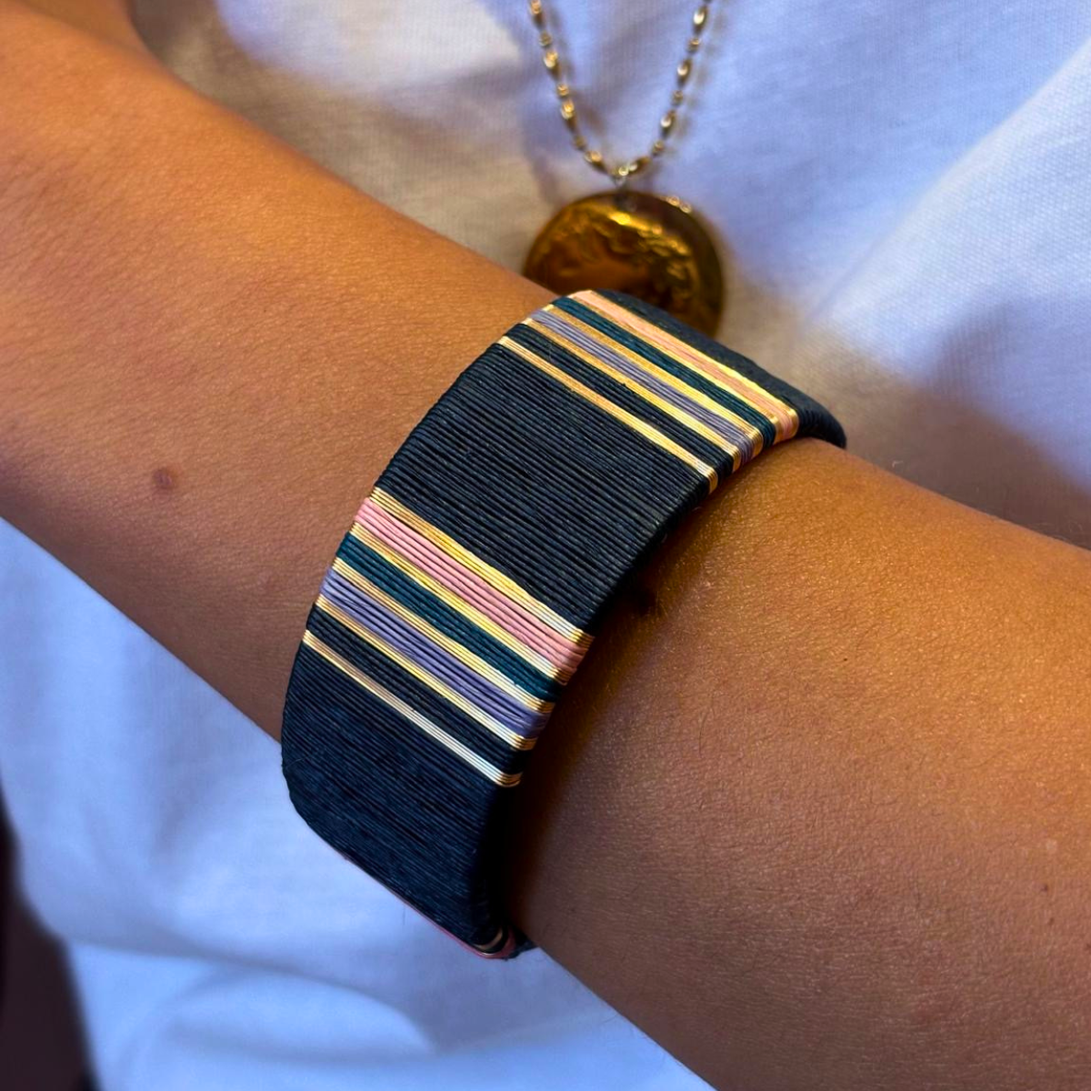Bijoux artisanaux portés au quotidien – cadeau éthique Fête des Mères Solnaré