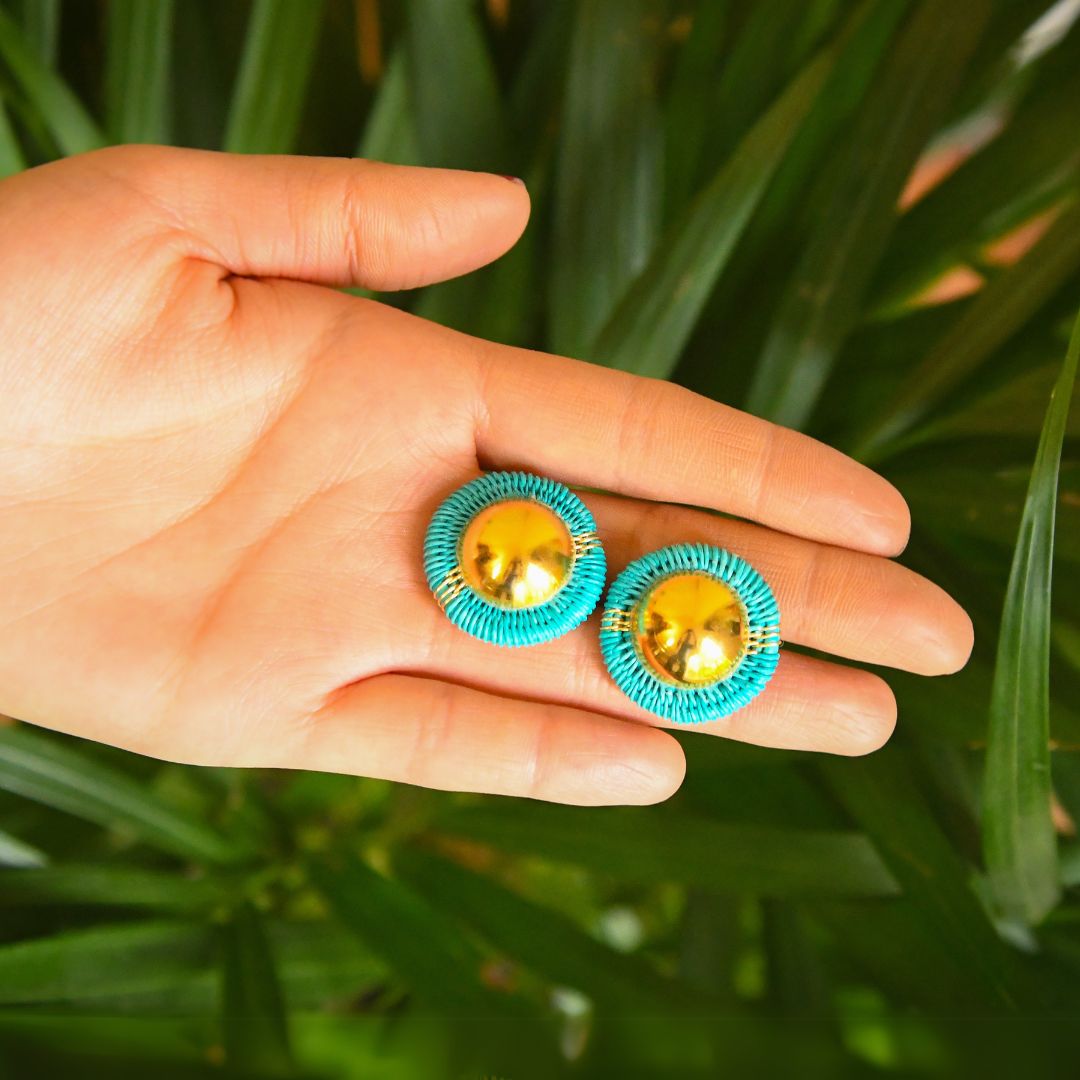 Puces turquoises artisanales en fibres naturelles, fils dorés à l’or fin 