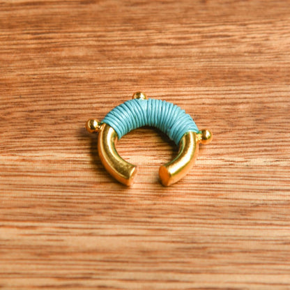 Bague d'oreille turquoise éthique Solnaré, fibres Werregue, bijou bronze doré à l'or 24k