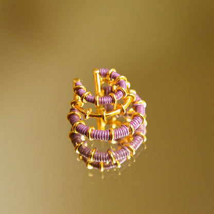 Ear cuff lilas éthique Solnaré, fibres Werregue, fils dorés à l'or fin

Texte descriptif