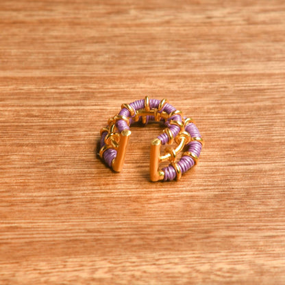 Ear cuff lilas éthique Solnaré, fibres Werregue, fils dorés à l'or fin

Texte descriptif