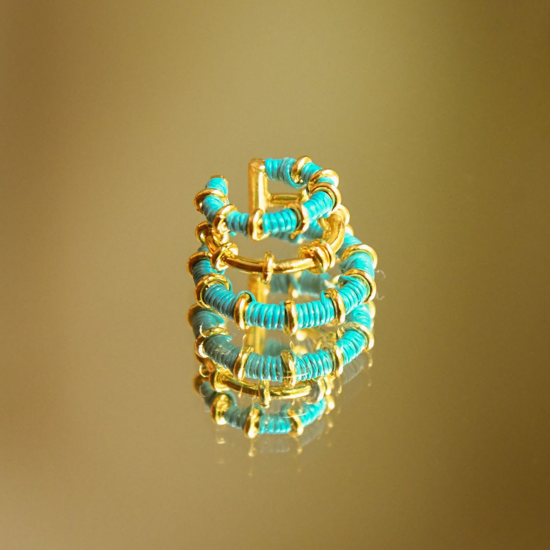 Ear cuff turquoise éthique Solnaré, fibres Werregue, bijou bronze doré à l'or 24k