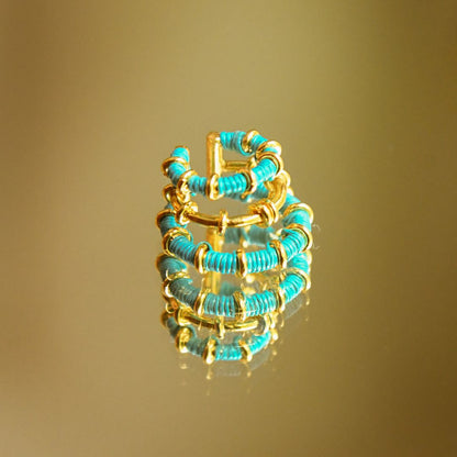 Ear cuff turquoise éthique Solnaré, fibres Werregue, bijou bronze doré à l'or 24k