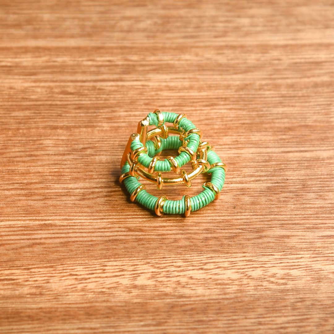 Ear cuff vert d'eau éthique Solnaré, fibres Werregue, bijou bronze doré à l'or 24k