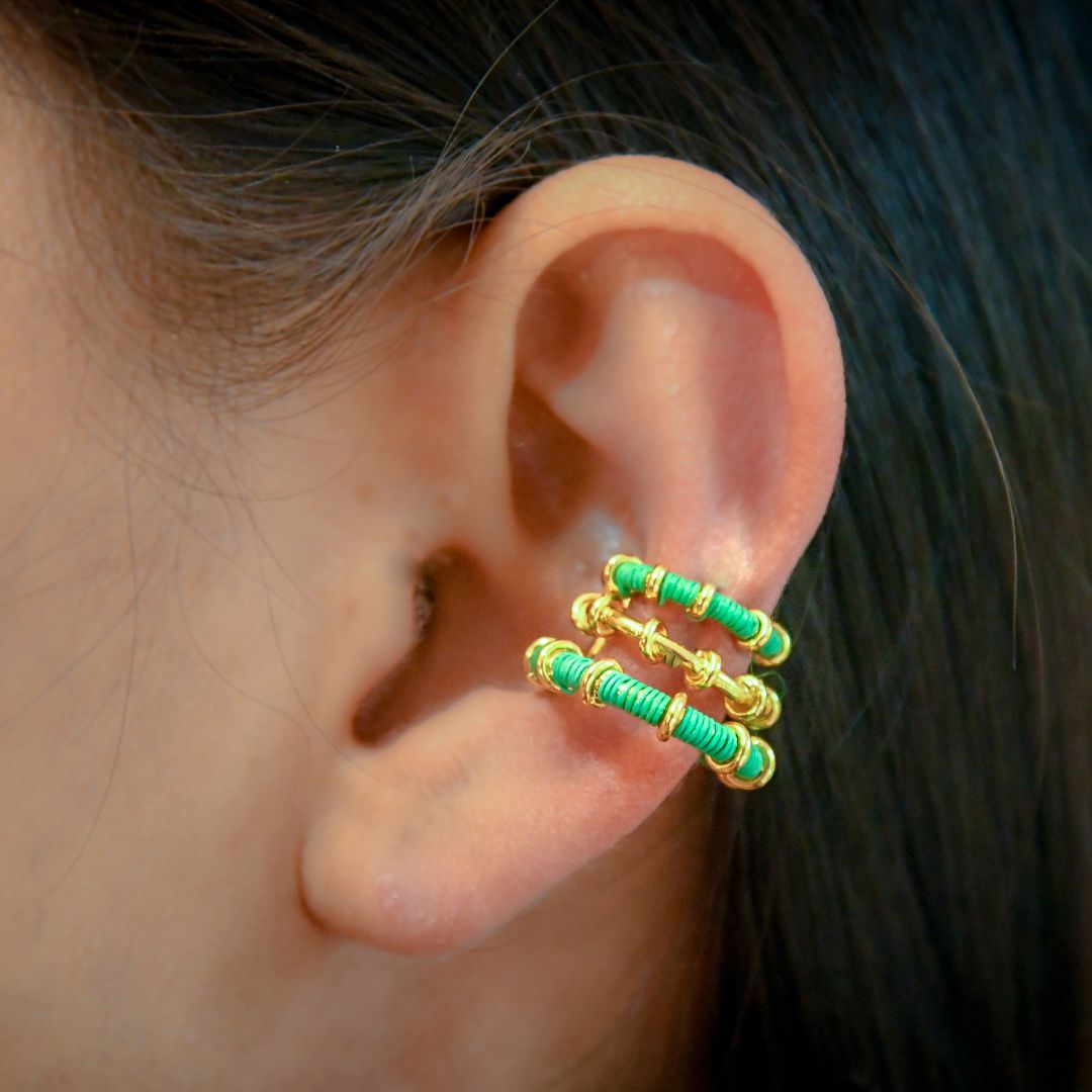 Ear cuff vert d'eau éthique Solnaré, fibres Werregue, bijou bronze doré à l'or 24k