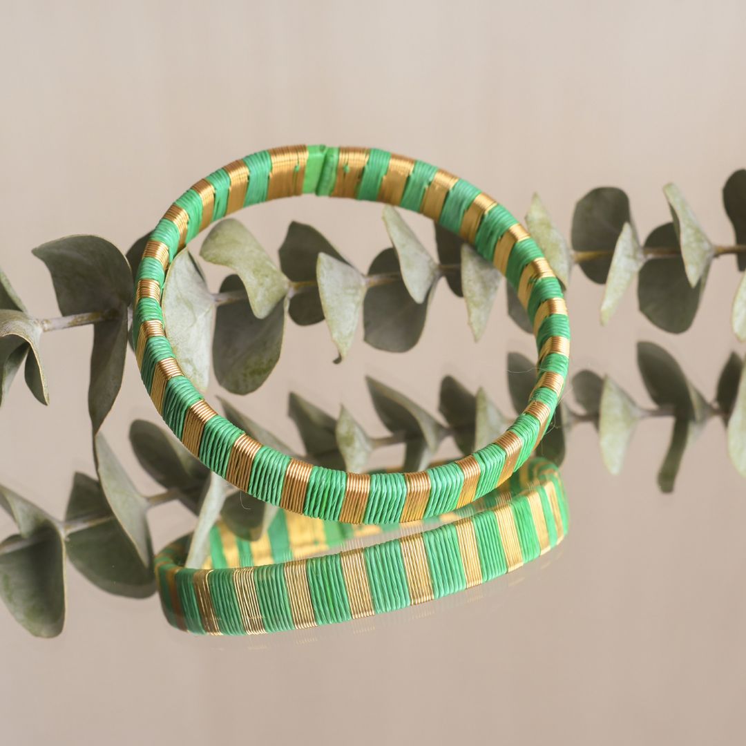 Bracelet lignes vert d'eau tissé éthique Solnaré, fils dorés à l'or fin