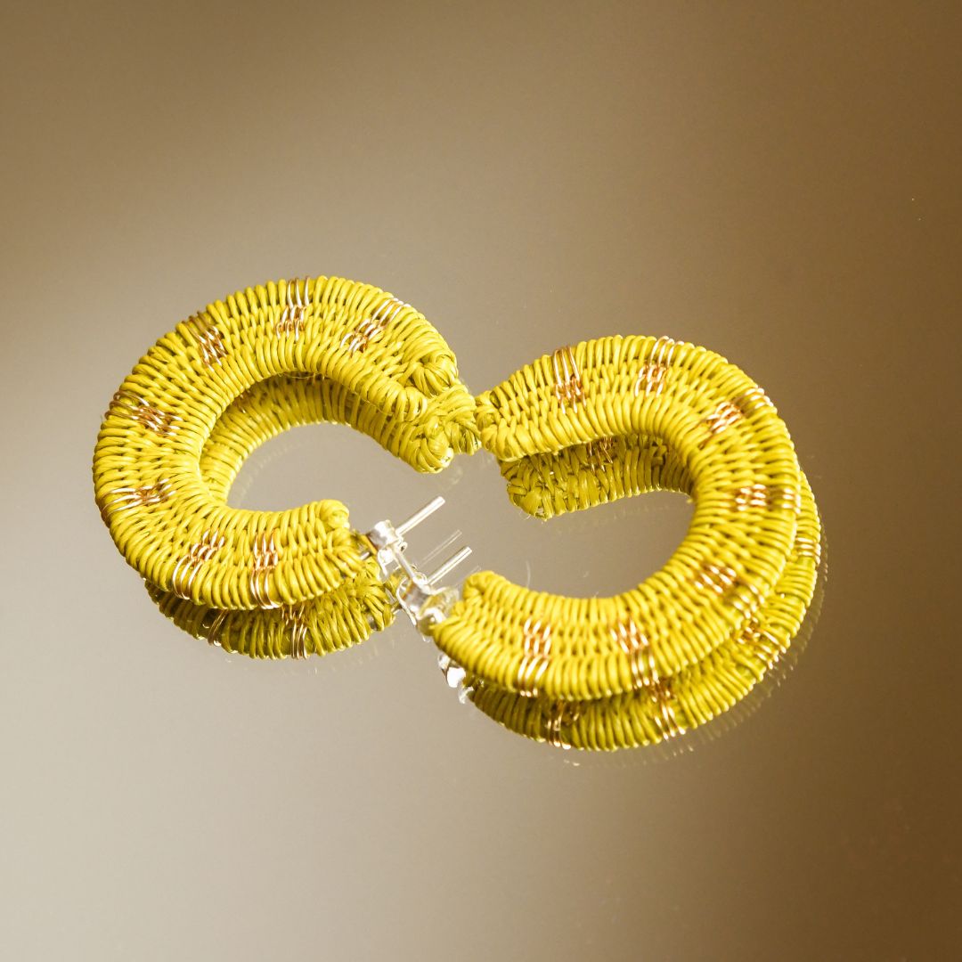 Créoles lime artisanales en fibres naturelles, fils dorés à l’or fin et argent 925