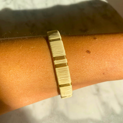 Bracelet blanc ciel tissé éthique Solnaré, fibres Werregue, fils dorés à l'or fin