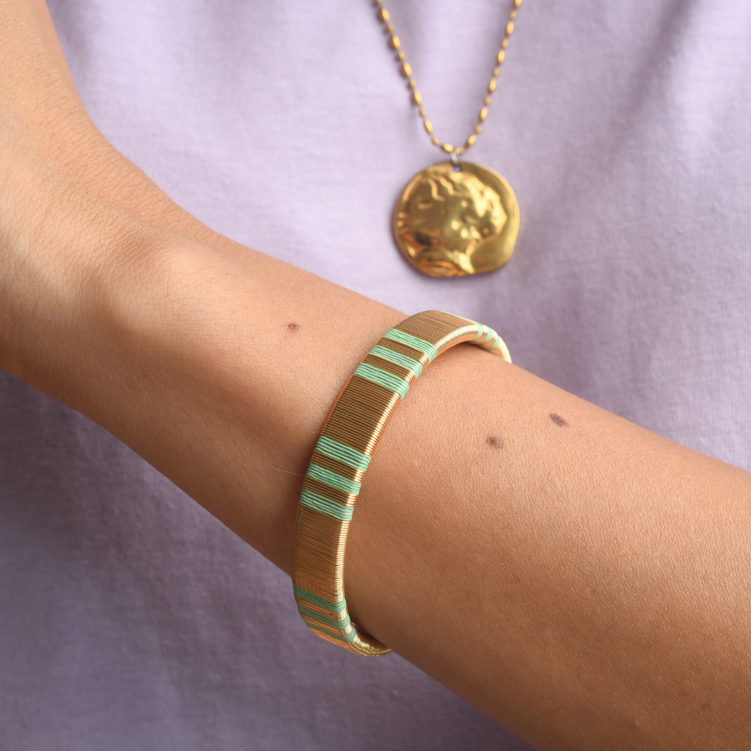 Bracelet artisanal vert d’eau éthique Solnaré, fibres Werregue