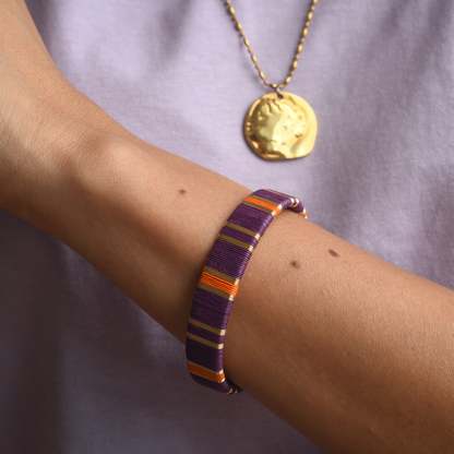 Bracelet violet orange tissé éthique Solnaré, fibres Werregue, fils dorés à l'or fin