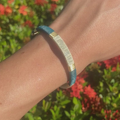Bracelet éthique fin vert et blanc Solnaré, fibres Werregue, fils dorés à l'or fin